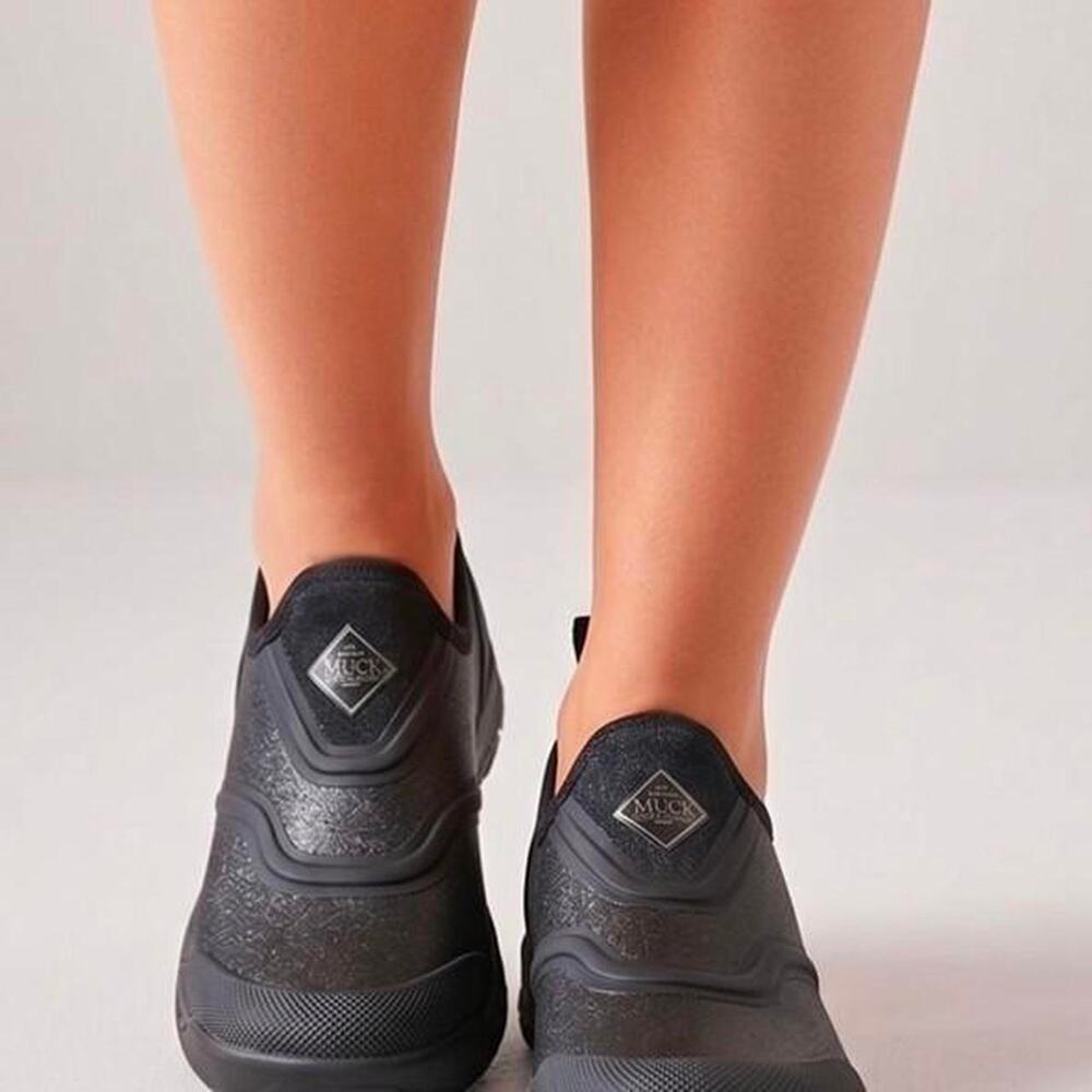 sz 5 Muck boots gray black